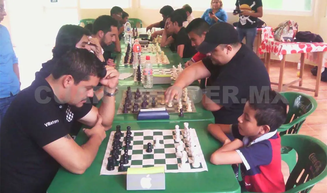 Ajedrecistas buscan la final