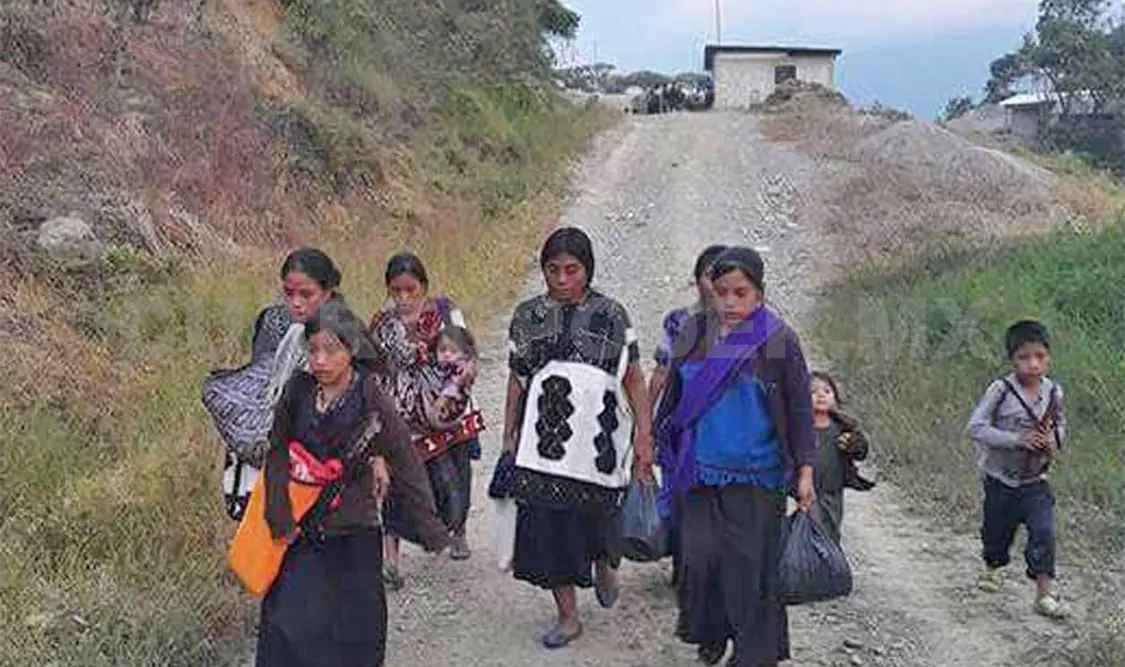 Desplazados son obligados a abandonar sus viviendas
