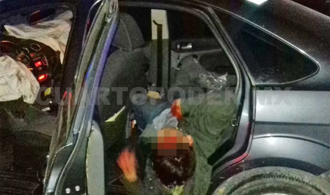 Al interior del automóvil fue encontrado uno de los tripulantes con una herida en la parte frontal de la cabeza. Rafael Cabrera / CP