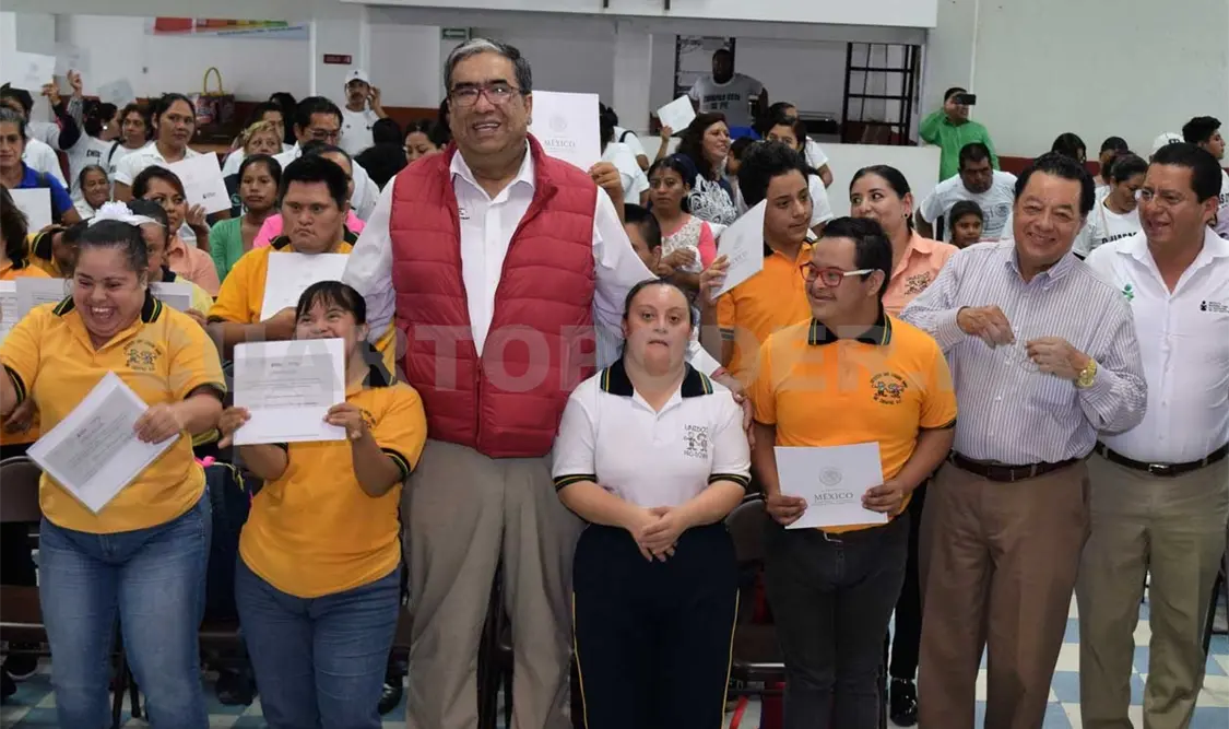 Más de 241 personas recibieron constancias de alfabetización y 200 sus certificados de primaria y secundaria. Óscar León / CP