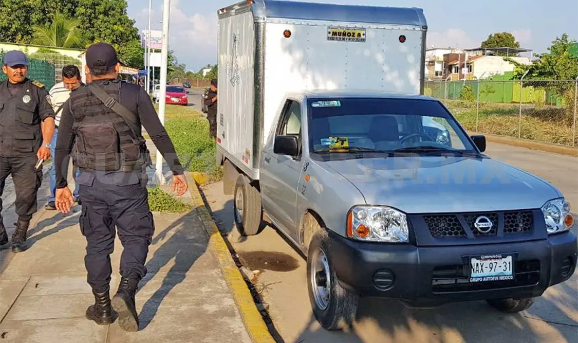 Elementos policiacos se presentaron al lugar para brindar el auxilio a los agraviados. Rafael Victorio / CP