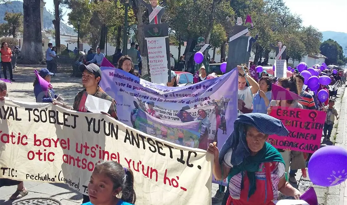Más de cien mujeres marcharon para conmemorar el Día internacional de la Eliminación de la Violencia contra las Mujeres. Elio Henríquez / CP