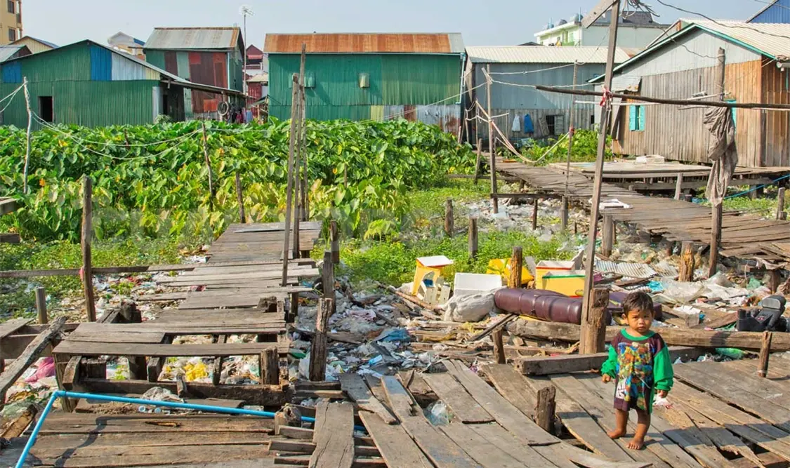 Los niños de Trapaing Chhouk, en el distrito periférico de Sen Sok, un barrio marginal, corren el riesgo de caer en las drogas.
