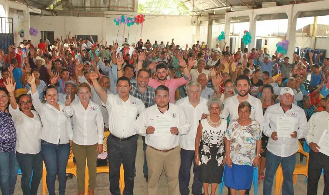Aspecto del evento donde los pobladores respaldaron el proyecto del PES. CP