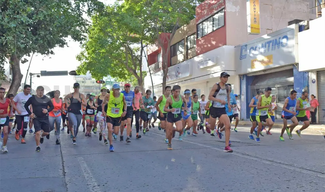 Los participantes corrieron sobre la Vía Tuxtla Activa, ruta trazada sobre la Avenida Central hacía el lado Oriente, con retorno en el parque 5 de mayo. Guillermo Ramos /CP
