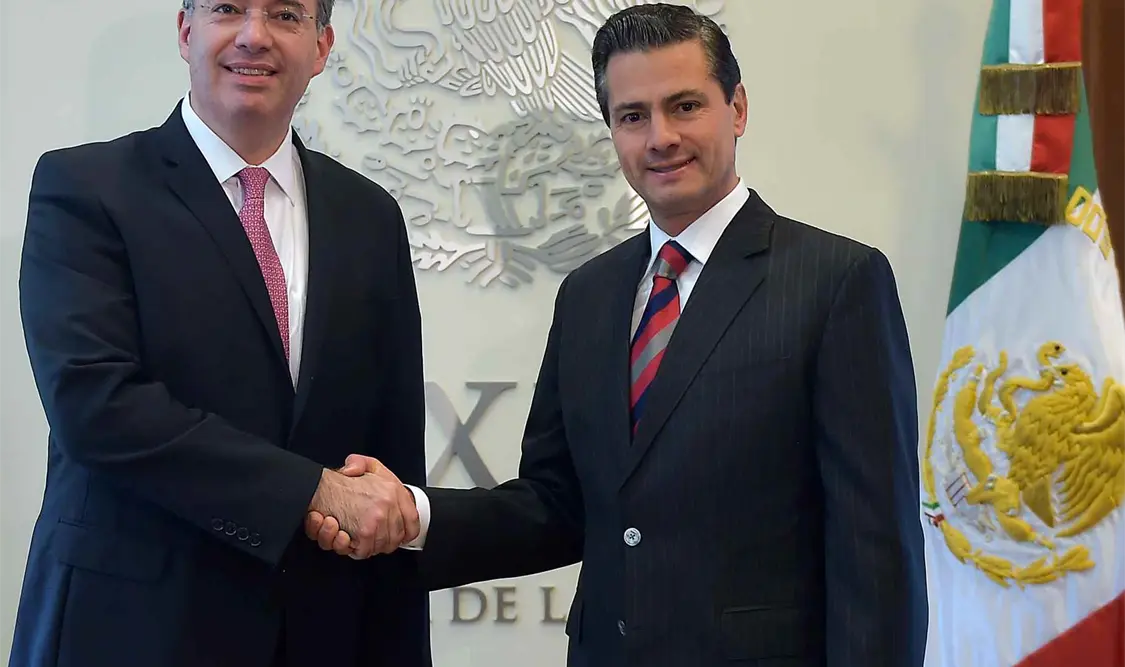 Peña Nieto designa a Alejandro Díaz de León como gobernador del Banxico
