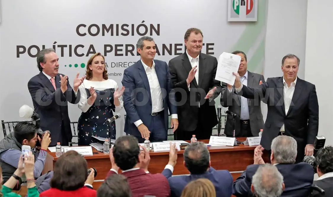 Meade Kuribreña entregó la documentación y el manifiesto de intención para participar en el proceso interno. El Universal