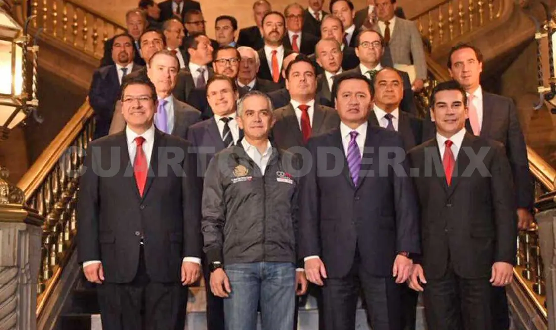 En reunión de trabajo de la Comisión de Seguridad de la Conago que recibió al titular de la Segob, Miguel Ángel Osorio Chong. Agencias