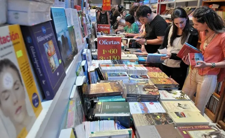 Decrece la producción y venta de libros en México