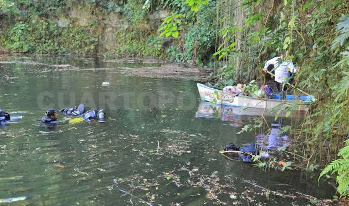 Expertos realizaron labores de saneamiento en el interior del cuerpo de agua. Agencias