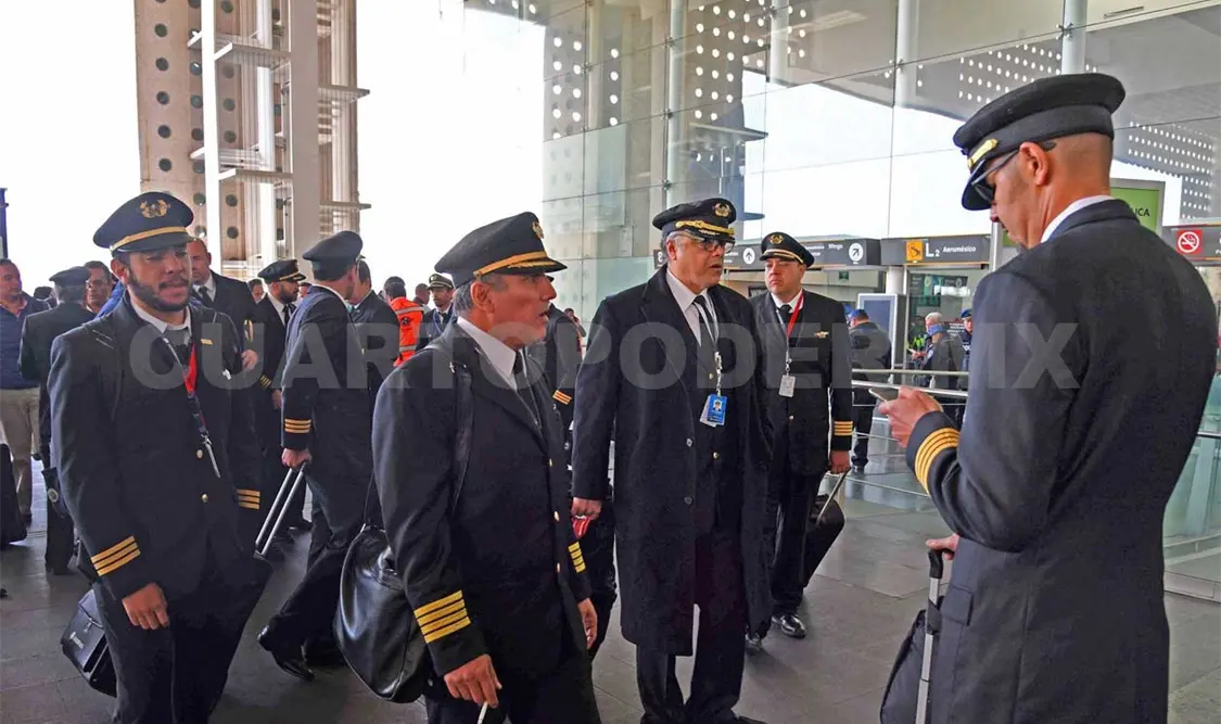 Pilotos realizan protesta en terminal