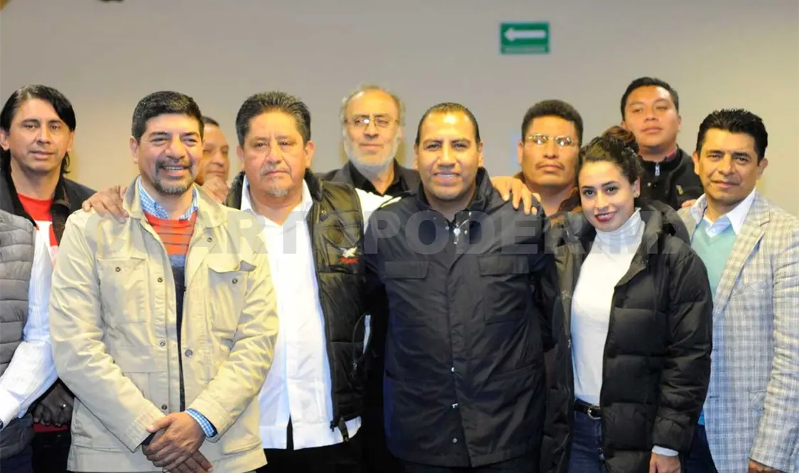 El diputado Ramírez Aguilar acompañado de pastores y líderes religiosos de SCLC. CP