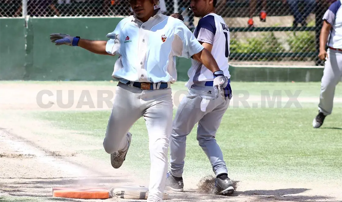 En el campo de pelota suave del parque Caña Hueca se definieron los últimos finalistas. Chutis logró agenciarse el tercer partido por pizarra de 11 carreras a 8. Guillermo Ramos /CP