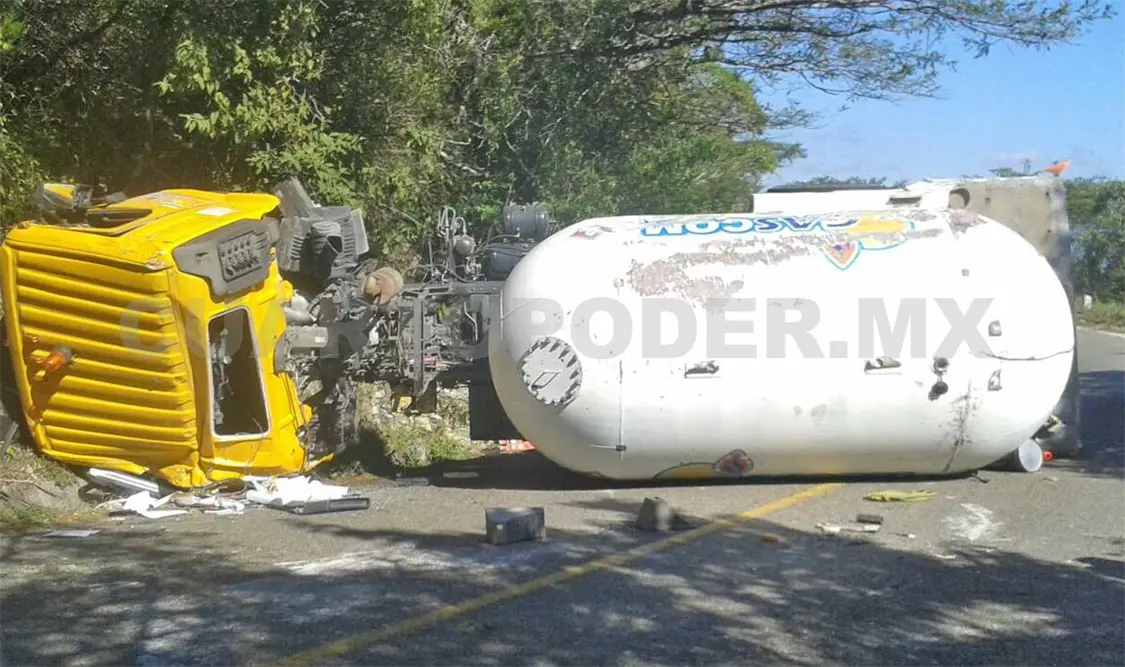 El conductor y su acompañante resultaron lesionados y fueron trasladados a un hospital a la ciudad de San Cristóbal. Flor Cordero / CP