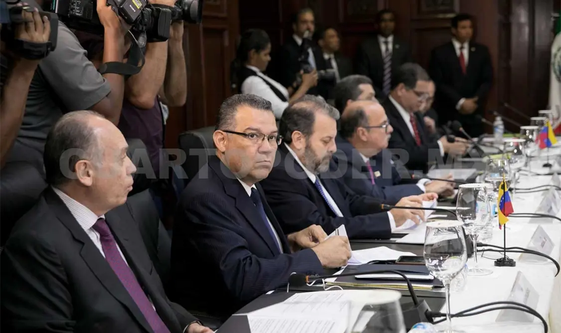 Gobierno de Maduro y oposición retoman diálogo