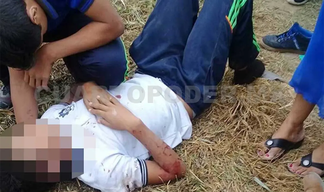 Volcadura deja tres estudiantes heridos y una fallecida
