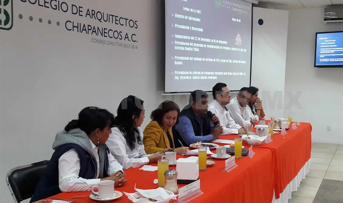 Arquitectos se reúnen por temas de reconstrucción
