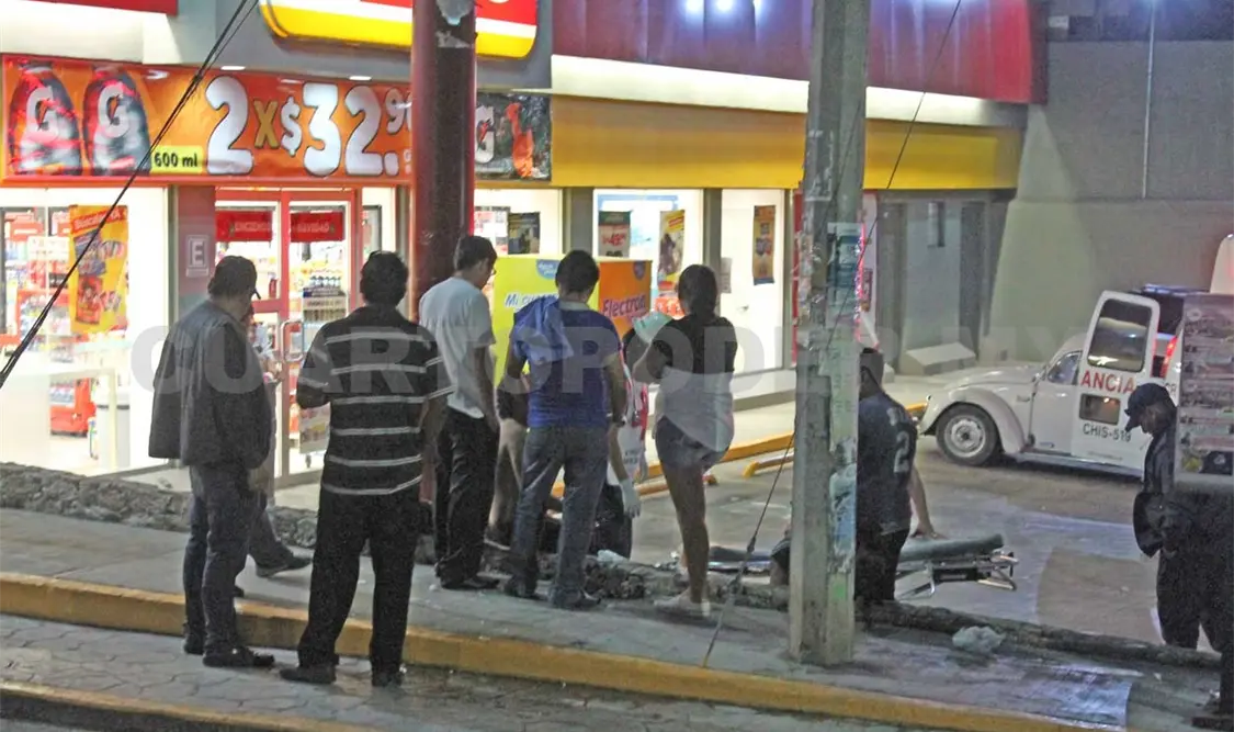 Joven es apuñalado en una riña callejera