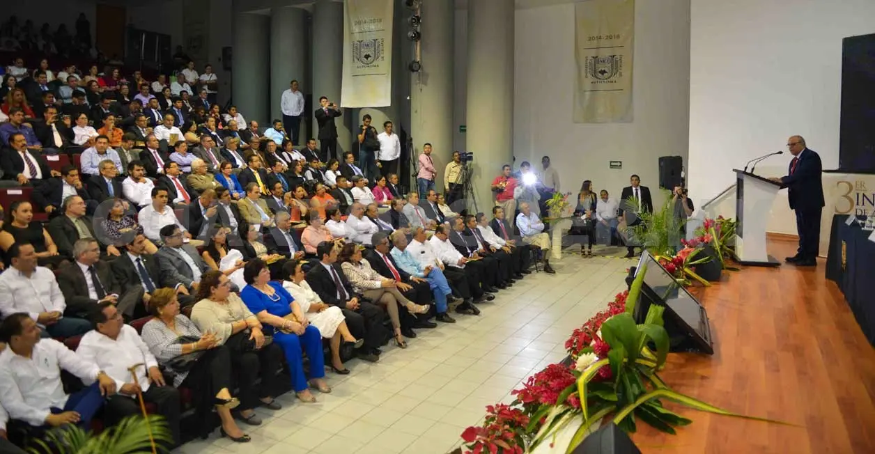 Rector rinde su tercer informe de actividades