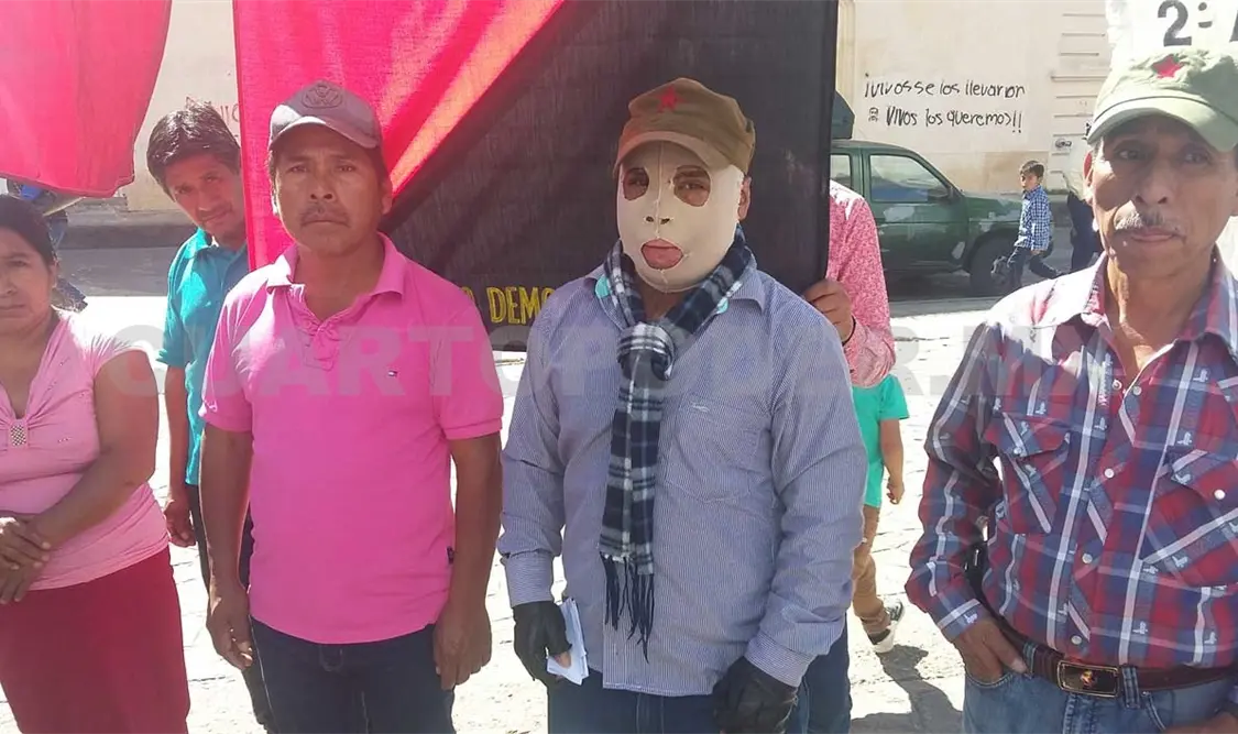Exigen apoyo para operar a manifestante inmolado