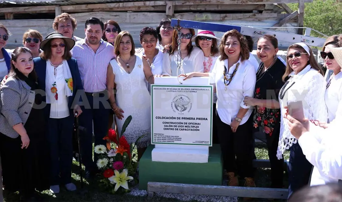 Colocan primera piedra de Centro de Capacitación