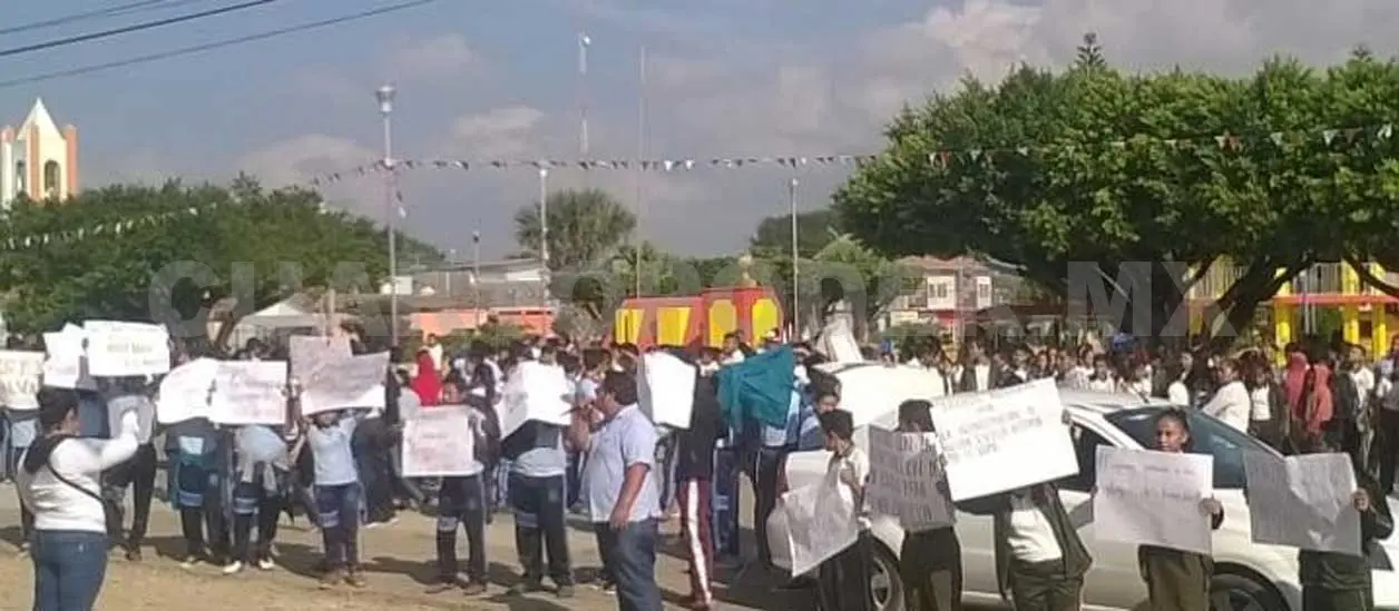 Piden reconstrucción de telesecundaria en el Parral