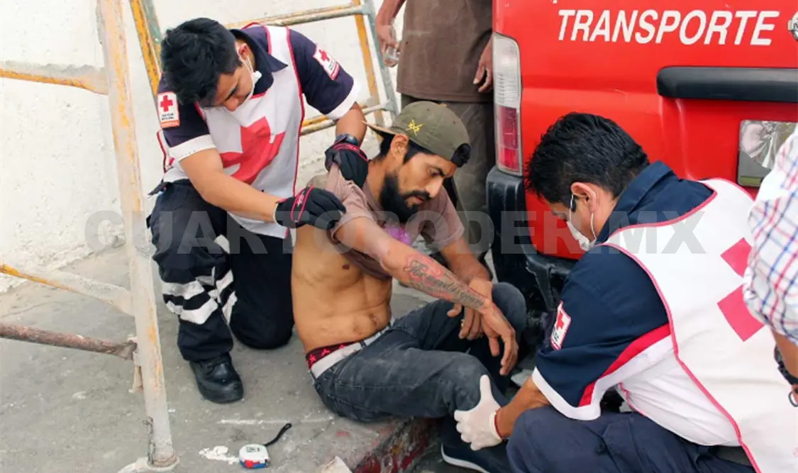 Se electrocutó y cayó de 12 metros
