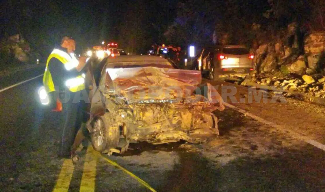 Al parecer la unidad marca Nissan tipo Sentra invadió carril y se estrelló contra una lujosa camioneta sobre el kilómetro 78+700. Rafael Cabrera / CP