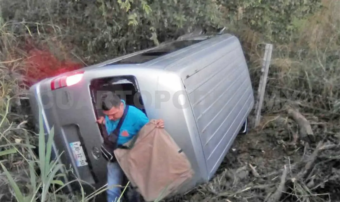 El accidente ocurrió alrededor de las cinco de madrugada del sábado sobre el tramo carretero Mapastepec-Pijijiapan.