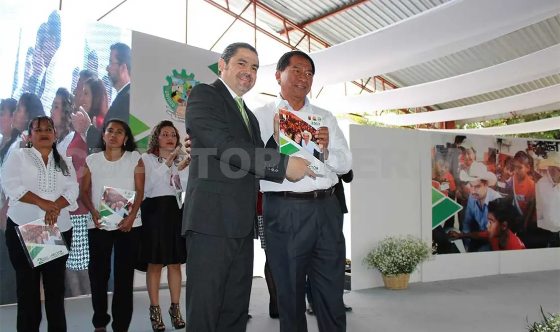 Rinde alcalde Segundo Informe de Gobierno