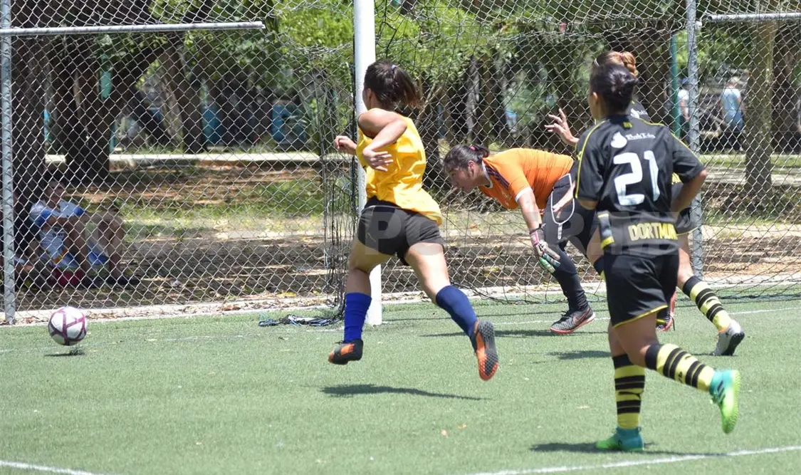Galaxi gana y asegura liderato
