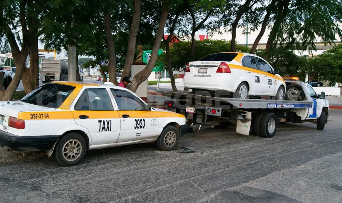 Detienen a 30 taxis piratas en la capital