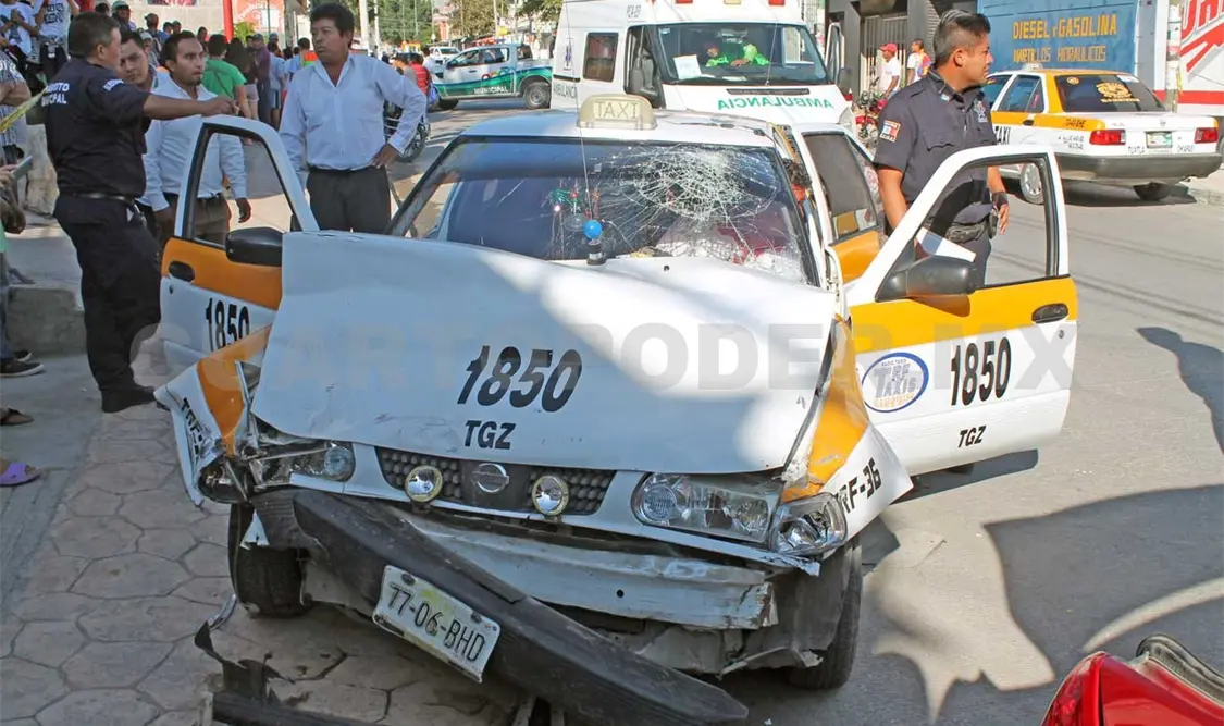 Taxista provoca accidente y deja 3 lesionados