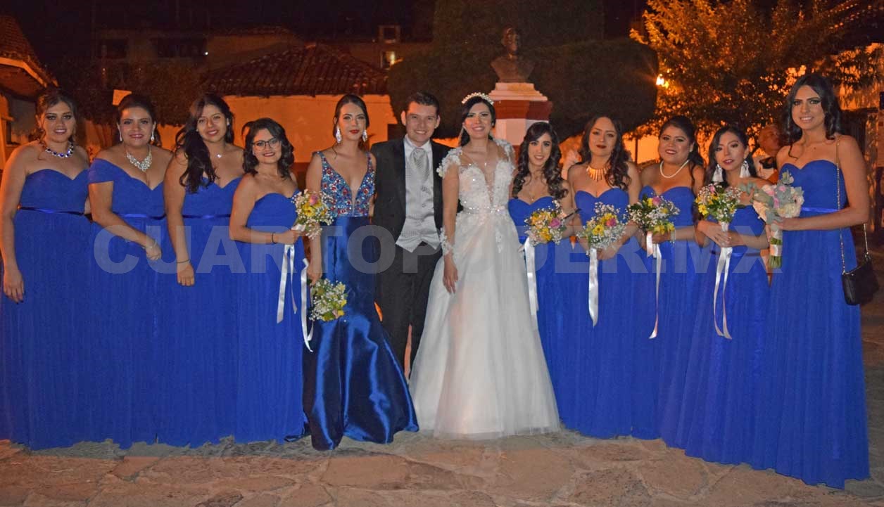 Feliz pareja se une en matrimonio
