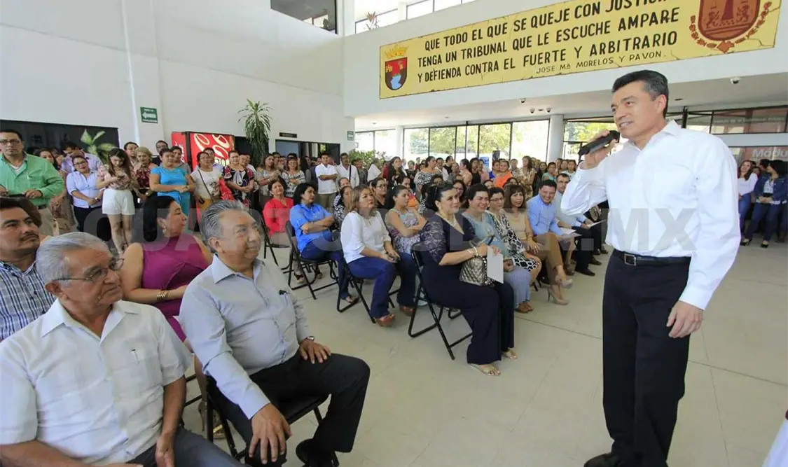 Llama Escandón a construir una sociedad justa