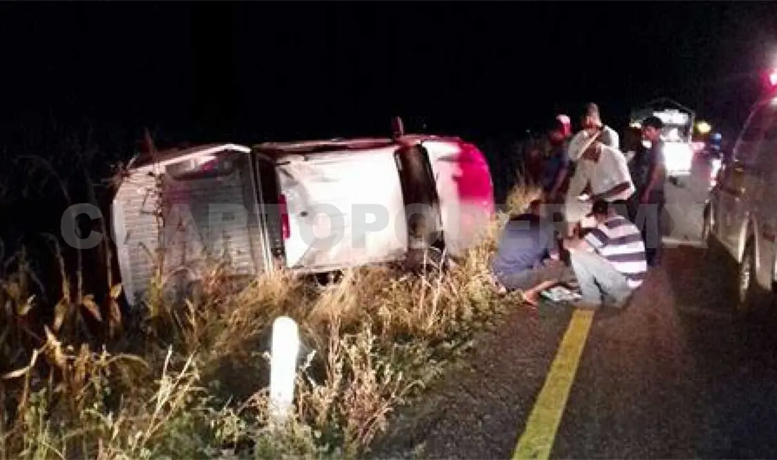 Volcadura deja un saldo de tres personas heridas