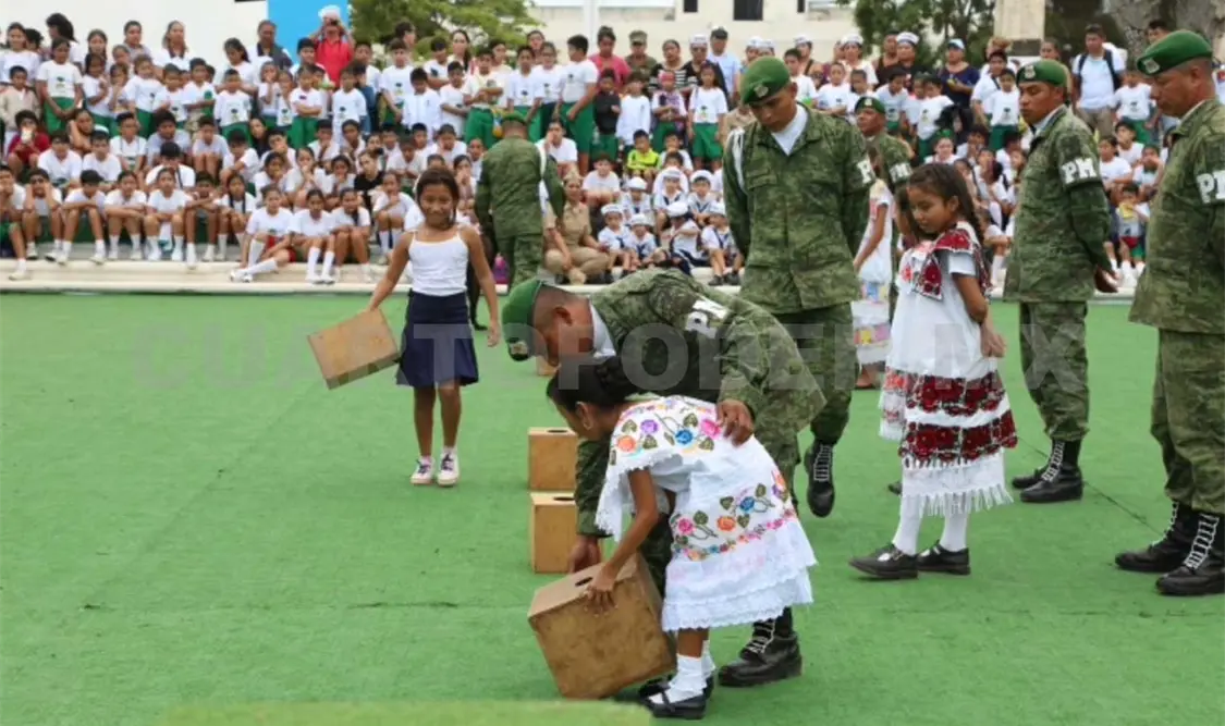 Los 37 alumnos de las primarias indígenas bilingües disfrutaron de la exposición. NTX
