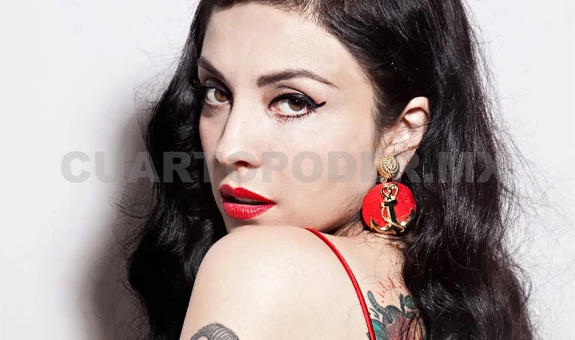 Mon Laferte muestra su inclinación política