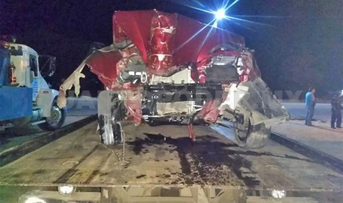 Las dos personas fueron trasladadas a un hospital mientras que el automotor fue remolcado a un corralón oficial. Noel Vázquez / CP