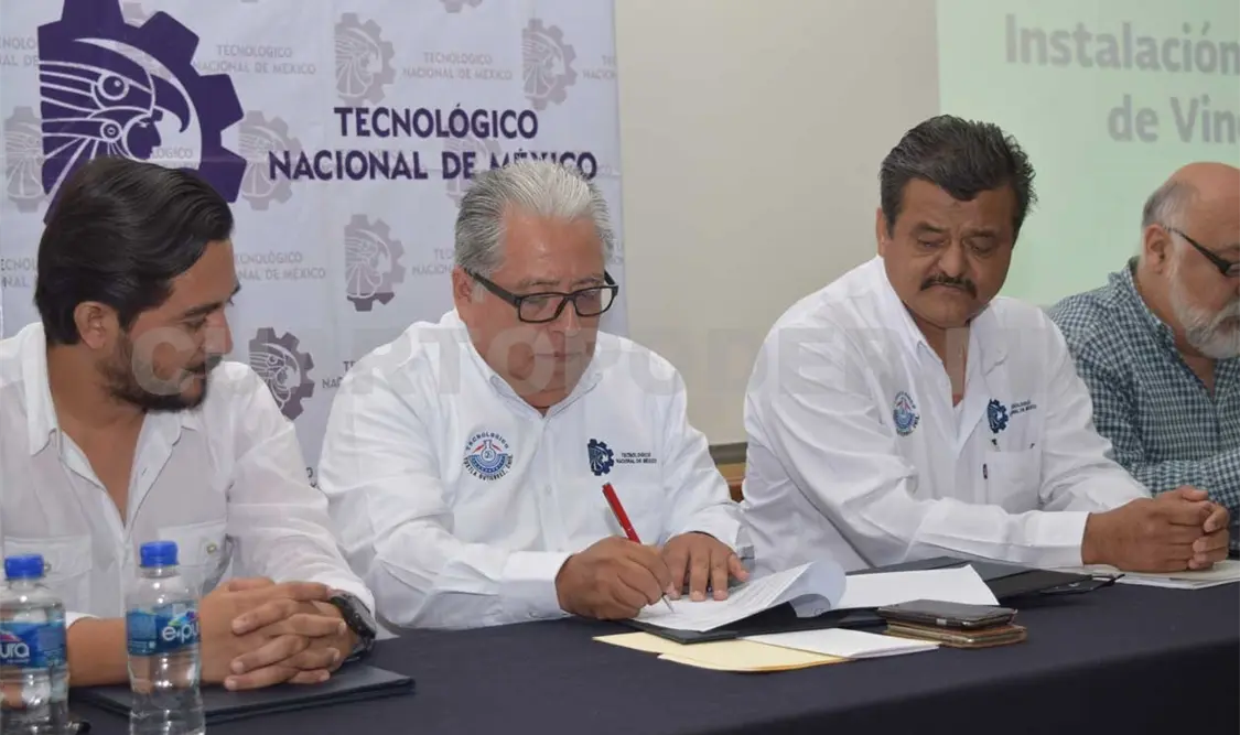 Crean Consejo de Vinculación para egresados