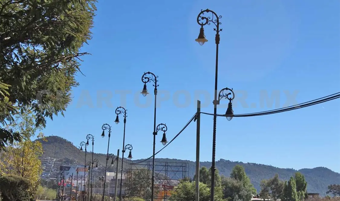 Instalan nuevas luminarias en los bulevares
