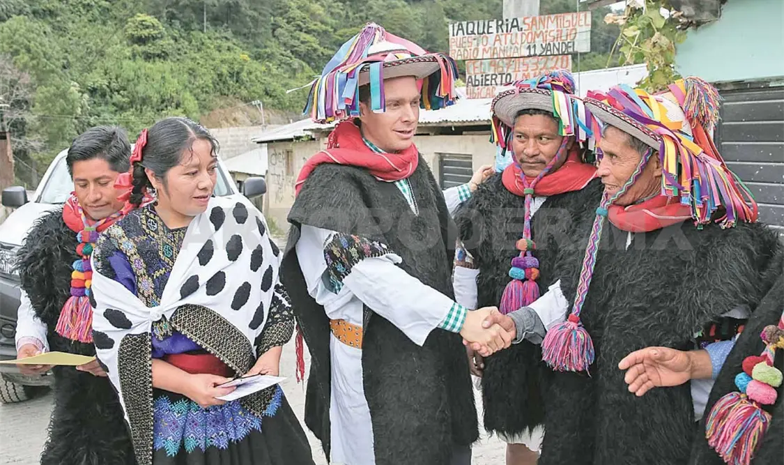 Dialoga Velasco con indígenas