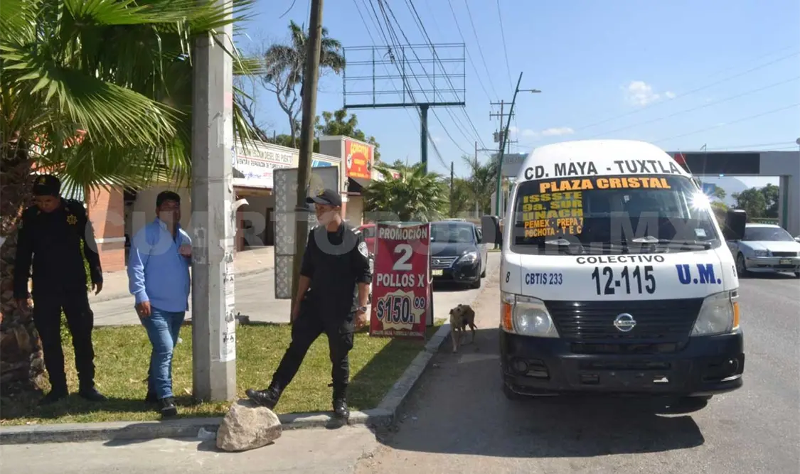 Balean al conductor de un colectivo en Plan de Ayala