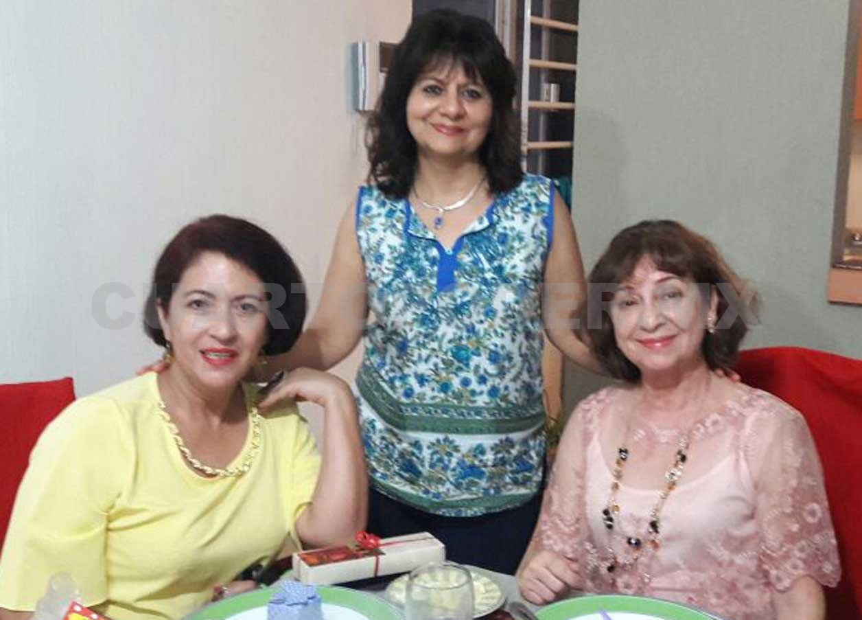 Amigas disfrutan inolvidables momentos