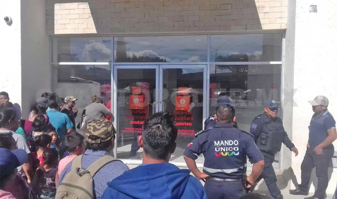 Balean a hombre en violento asalto en sucursal bancaria