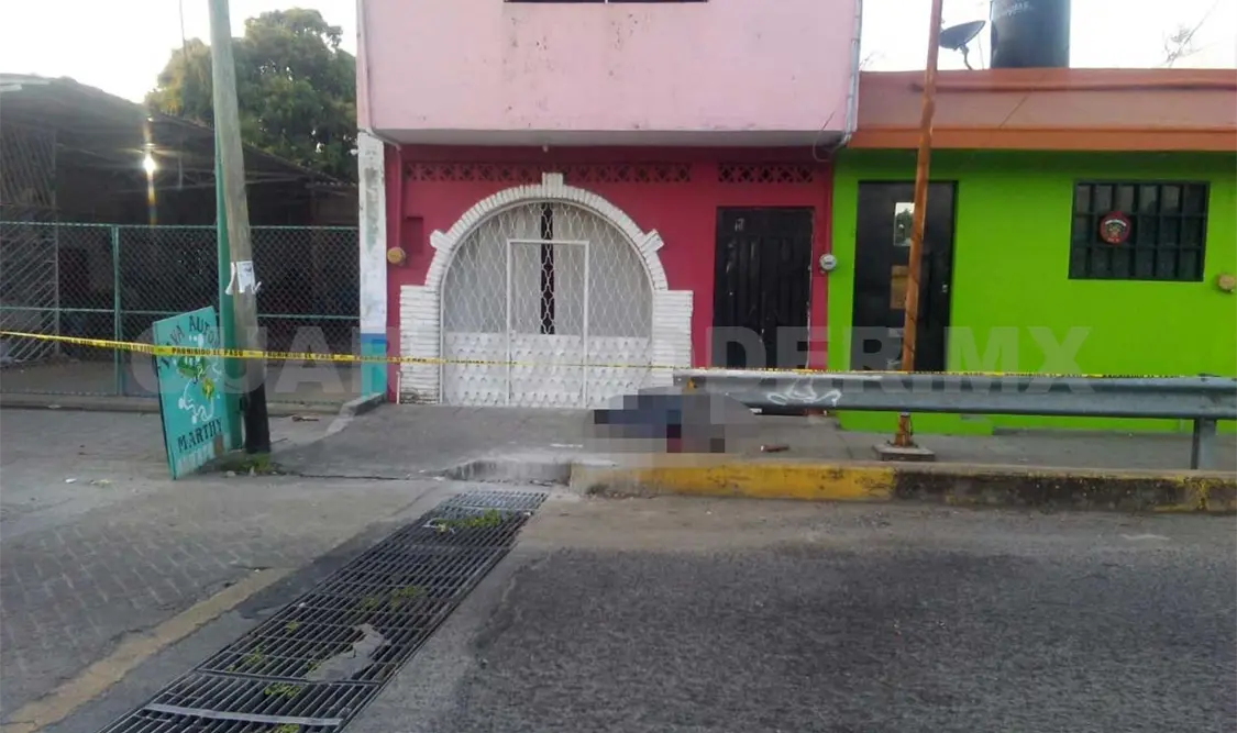 Asesinan a golpes a joven en vía pública