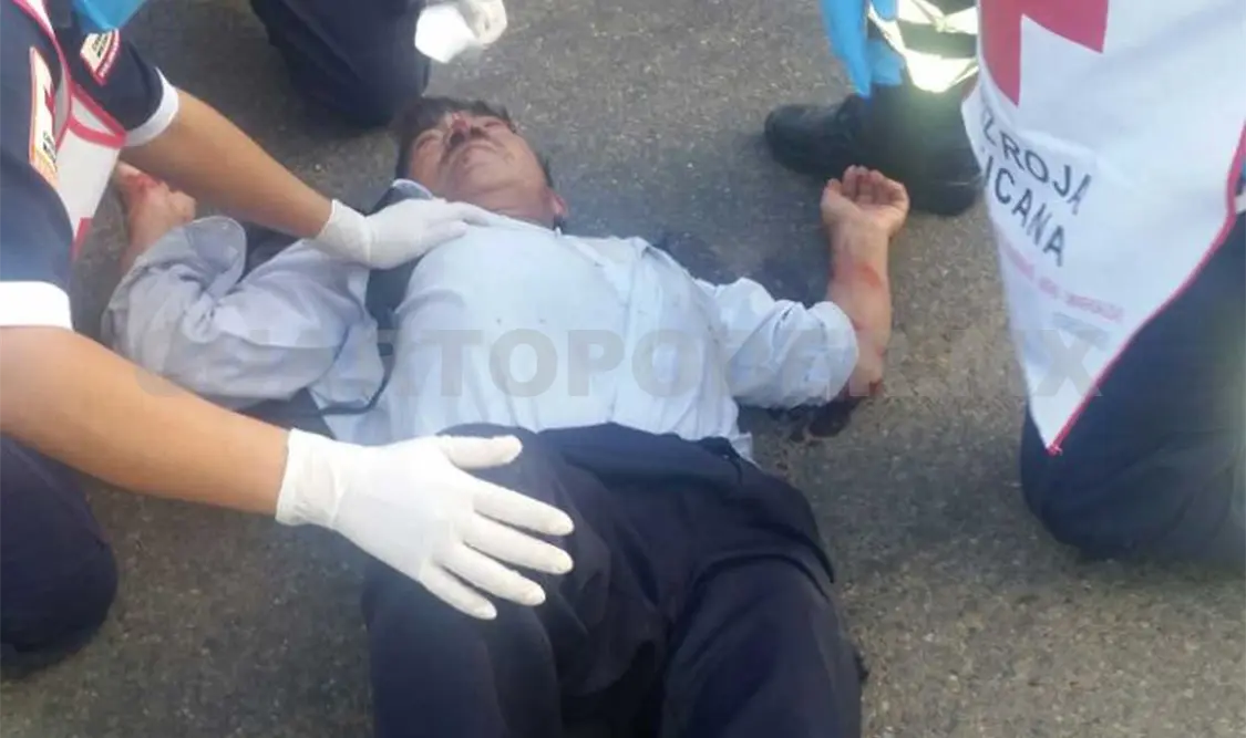 Colectivo embiste a sexagenario