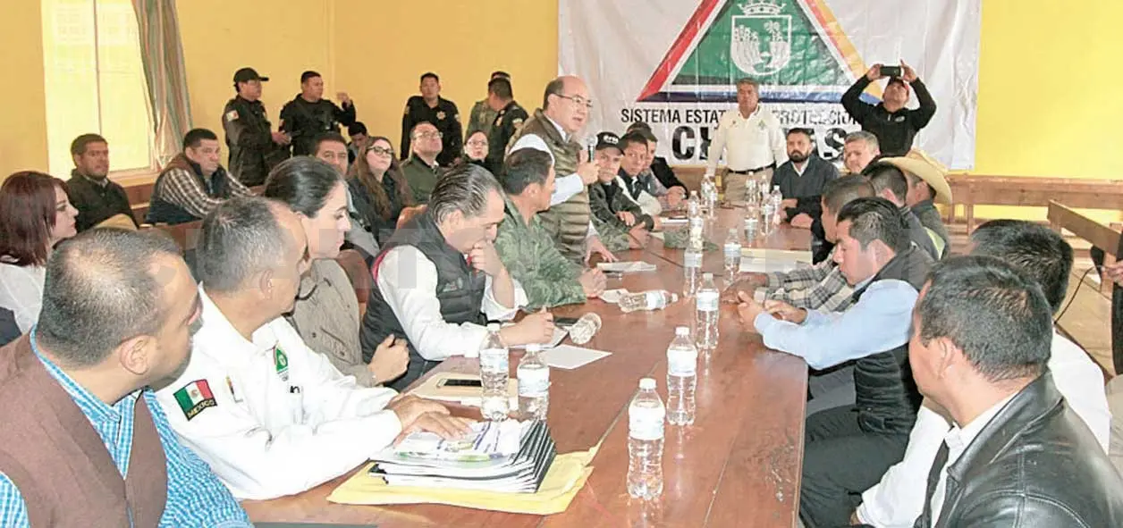 Acuerdan reforzar acciones para familias de Chalchihuitán