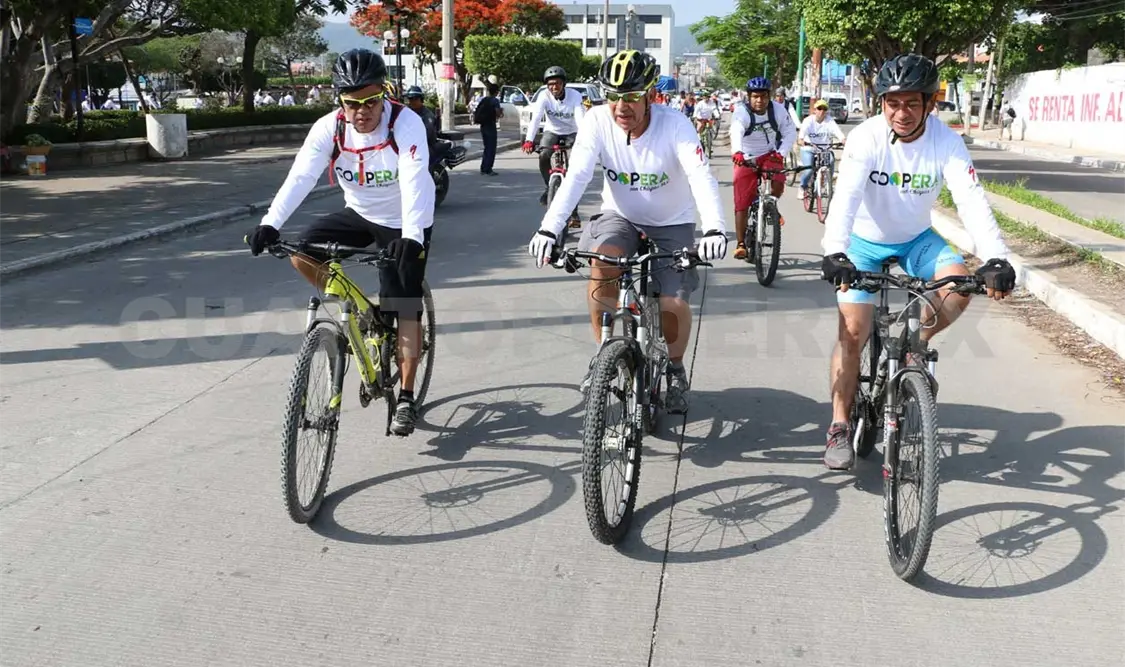 Lista la bandera a cuadros de la Carrera Ciclista