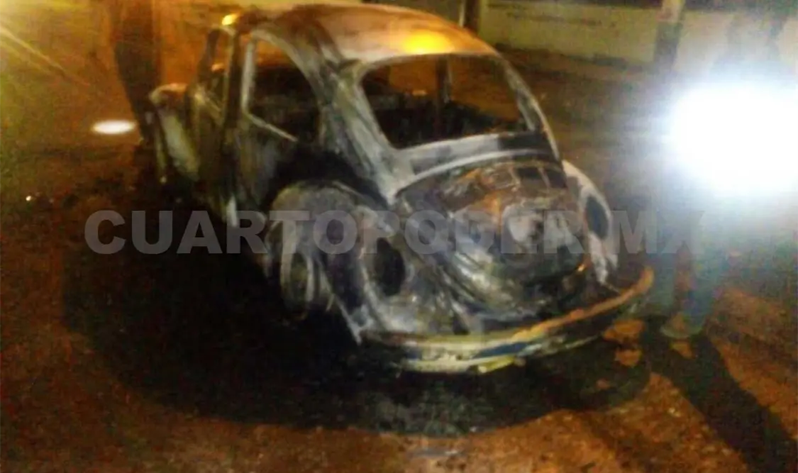 Un bocho queda reducido a cenizas tras incendio